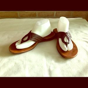 MERRELL THONG SANDALS
